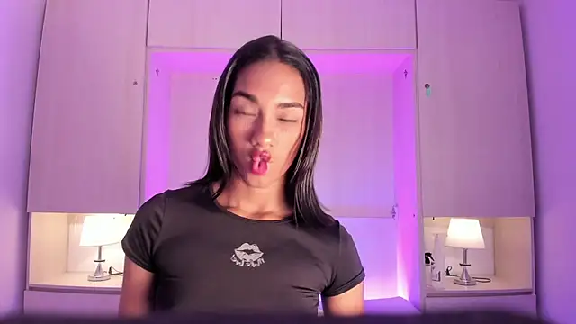 AnahiCollins online show from May 6, 11:58 am