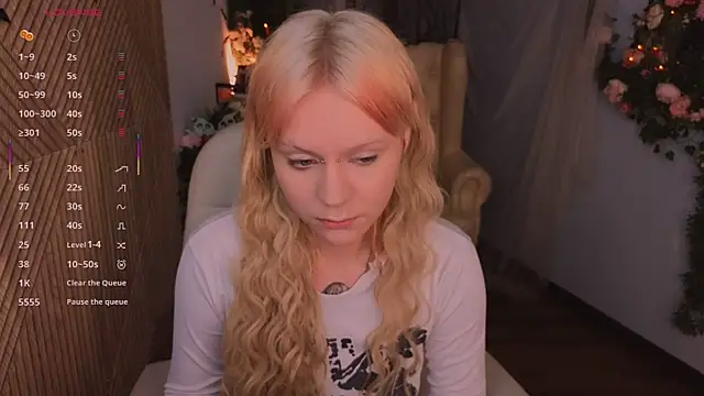 Snapshot of kitten_murray_ chatting on October 22, 5:23 am kitten murray online show from October 22, 5:23 am