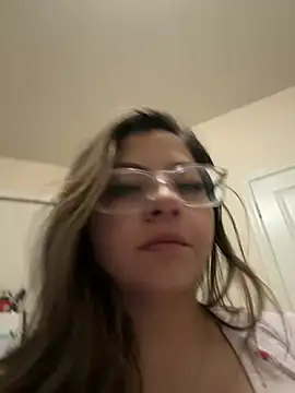 bunnygorl12 online show from May 14, 6:08 am