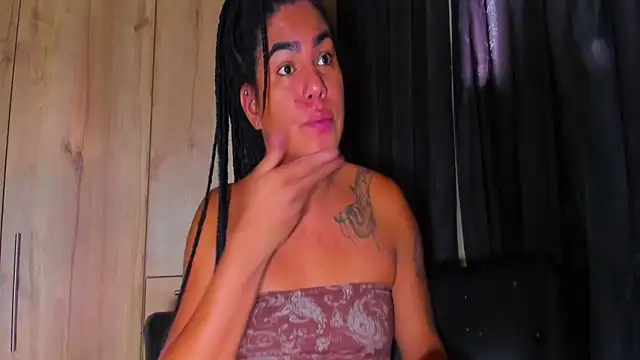 RobertaxGutierrez online show from April 11, 8:45 pm