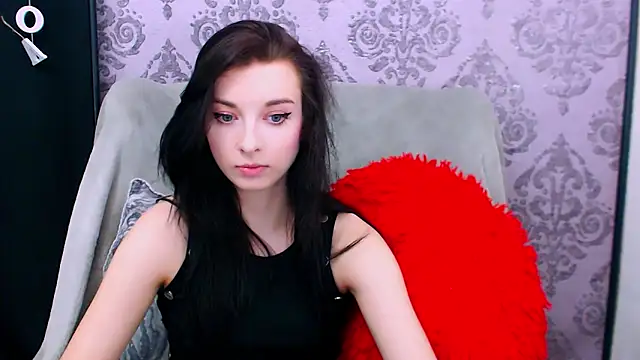 DominantLuna online show from May 24, 7:35 pm