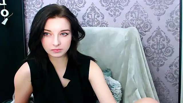 DominantLuna online show from January 8, 8:35 pm