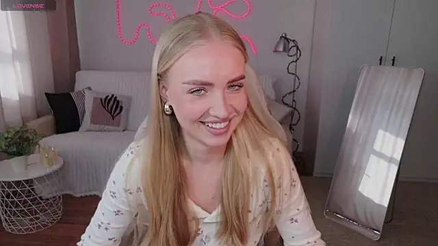 TessaGrays online show from March 15, 9:55 am