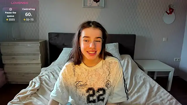 Snapshot of ShellyMoon_ chatting on October 6, 12:44 pm ShellyMoon online show from October 6, 12:44 pm
