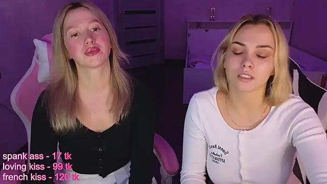 stefany and bettany online show from October 25, 4:36 pm