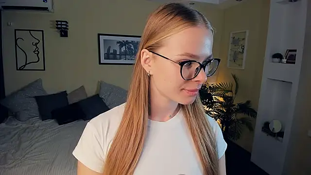 LibbyVenzeio online show from October 26, 7:37 am