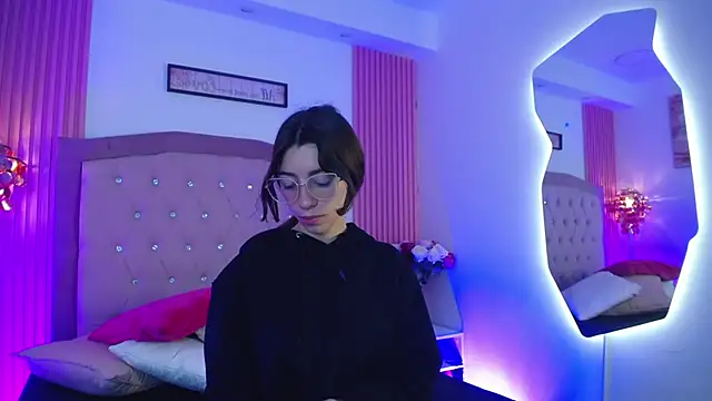 MarinetteLux online show from March 20, 8:14 pm