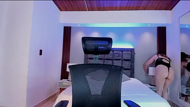 VenusCooper online show from January 16, 7:43 pm