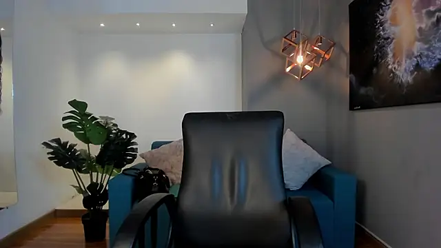 VenusCooper online show from February 24, 8:40 pm