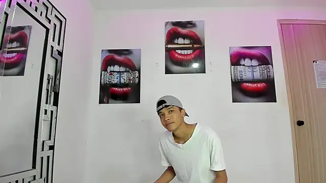 VERY HOT GUYS online show from December 3, 1:46 pm