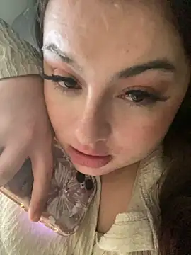 MadelineLeah online show from July 18, 7:55 am
