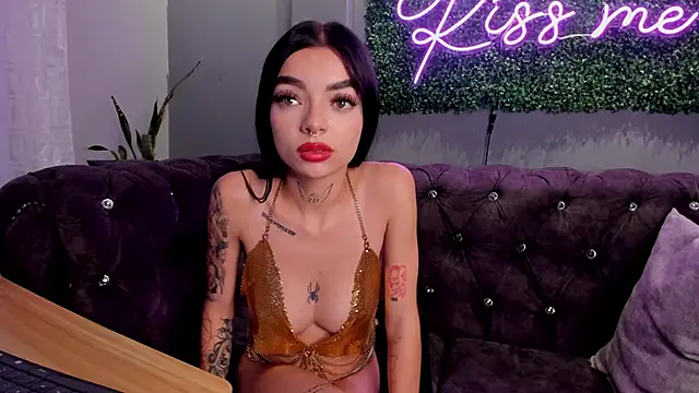 scarlettvelvet  online show from December 13, 7:53 pm