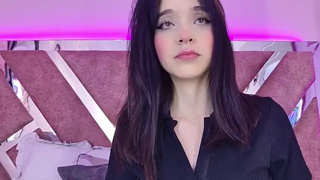 MeganR  online show from June 27, 5:30 am