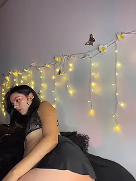 SaraMistick online show from March 27, 11:00 am