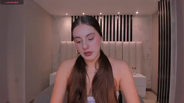 ZoeyWalker  online show from November 4, 11:37 am