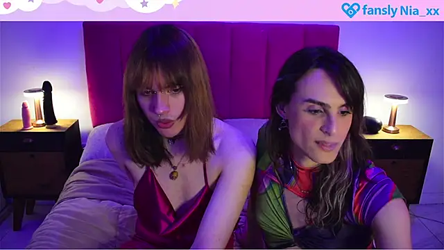 Snapshot of estrogen_nia chatting on October 9, 1:32 am estrogen nia online show from October 9, 1:32 am