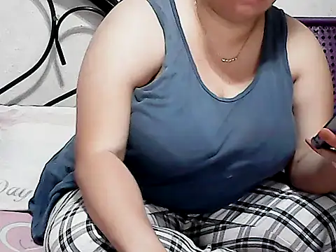 HornyPussie69 online show from June 2, 7:53 am