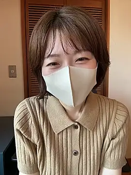 Snapshot of momo_yuipu chatting on October 8, 12:59 am momo yuipu online show from October 8, 12:59 am