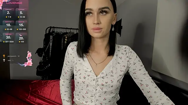 Lisa  Johnson online show from November 12, 12:19 am