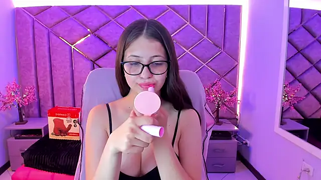 sarah sweett  online show from July 28, 8:52 pm