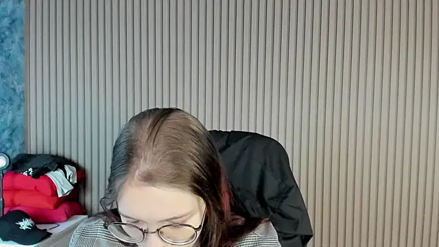 Snapshot of shy_elina01 chatting on October 6, 10:43 am shy elina01 online show from October 6, 10:43 am