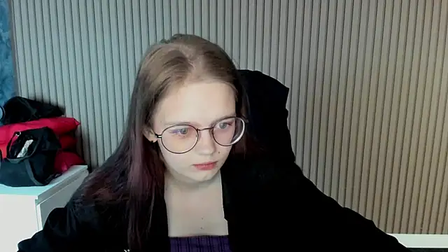 Snapshot of shy_elina01 chatting on October 7, 11:14 am shy elina01 online show from October 7, 11:14 am