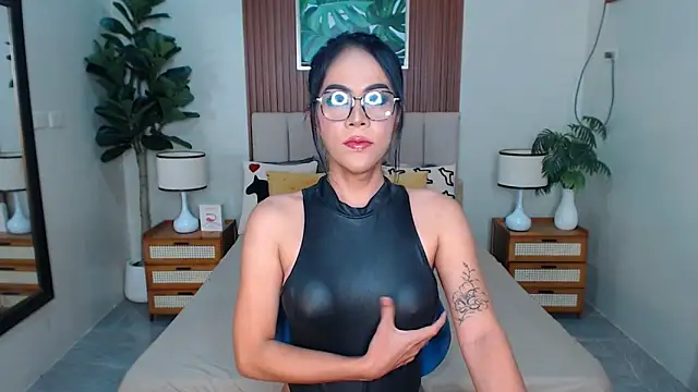 HeidiHadid online show from November 7, 8:36 pm