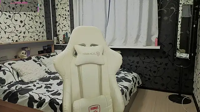 xAlisontiny online show from April 1, 4:59 pm