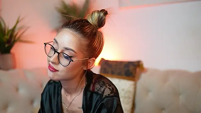 Snapshot of AileenKiss chatting on October 8, 11:53 pm AileenKiss online show from October 8, 11:53 pm