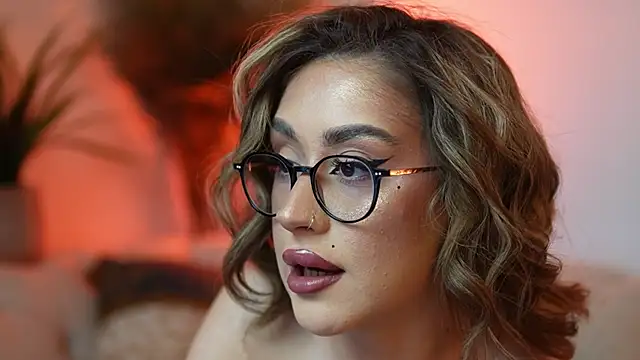 AileenKiss online show from April 11, 8:23 pm