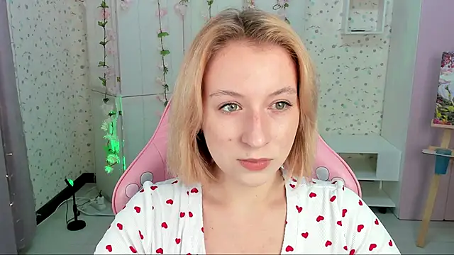 Snapshot of Emma_Garcias chatting on October 19, 12:07 pm Emma Garcias online show from October 19, 12:07 pm