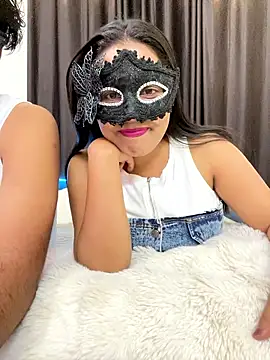 vickyandtania online show from January 17, 4:25 pm