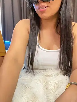 vickyandtania online show from January 31, 7:11 pm