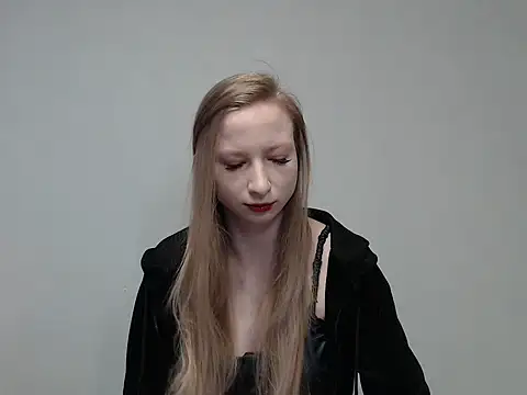 sophieryder online show from April 4, 8:13 am