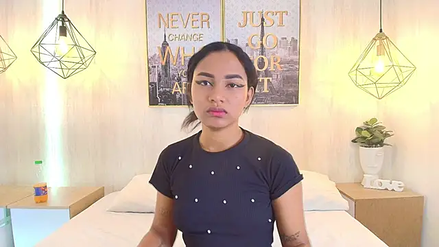 Snapshot of Juliie_coper chatting on October 17, 12:41 pm Juliie coper online show from October 17, 12:41 pm