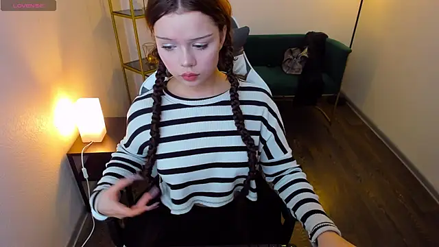 Snapshot of Sarah_babyyy chatting on October 15, 6:05 am Sarah babyyy online show from October 15, 6:05 am