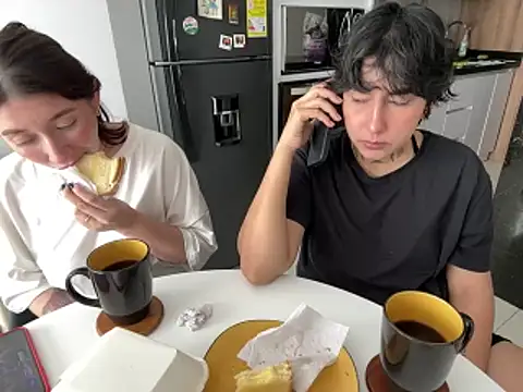 DaisyEmily online show from May 27, 4:37 pm