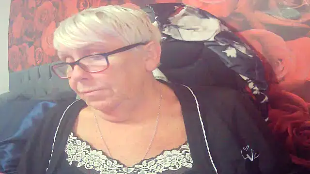 Playful MILF Demi online show from June 10, 10:08 pm