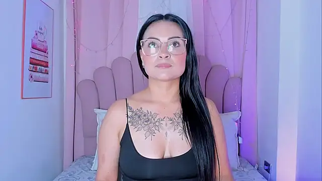Snapshot of VanessaMirren chatting on October 15, 5:48 pm VanessaMirren online show from October 15, 5:48 pm