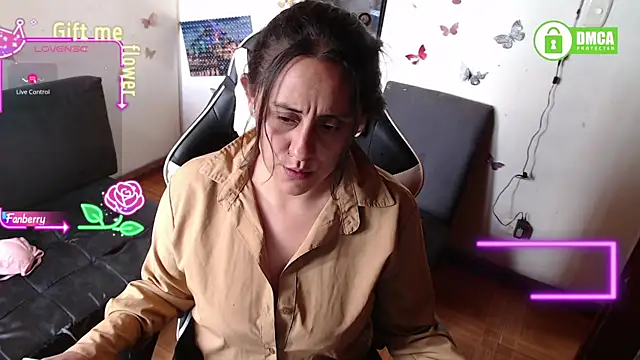 MelRaiise online show from December 3, 2:52 pm