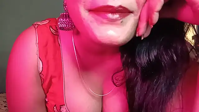 horny milf couple online show from July 28, 10:53 pm