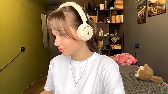 MysticAlisa online show from December 5, 6:24 am