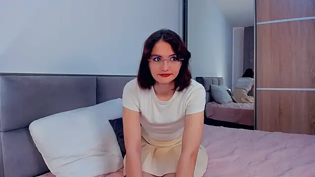 LorrieDegonia online show from October 27, 4:08 am