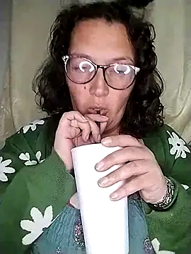 -saraqueen- online show from November 16, 6:15 am