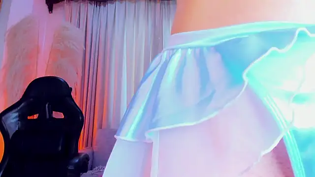 alejagarcia  online show from January 14, 9:09 pm