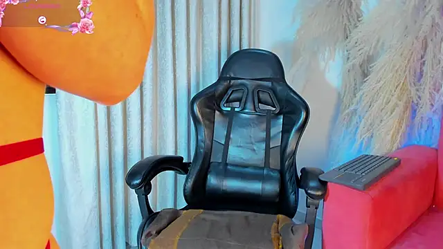 Snapshot of alejagarcia_ chatting on October 18, 1:30 am alejagarcia online show from October 18, 1:30 am