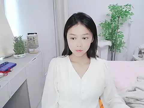 Snapshot of mili0923 chatting on October 7, 5:45 am mili0923 online show from October 7, 5:45 am