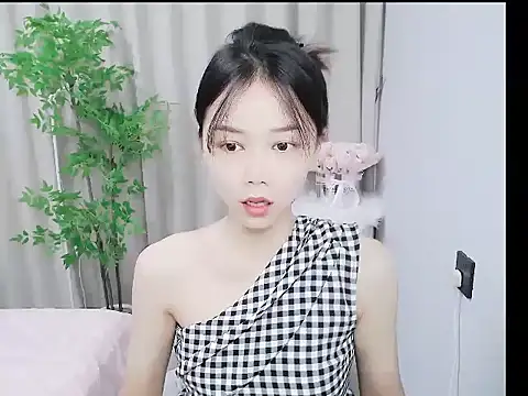 Snapshot of mili0923 chatting on October 17, 8:39 am mili0923 online show from October 17, 8:39 am