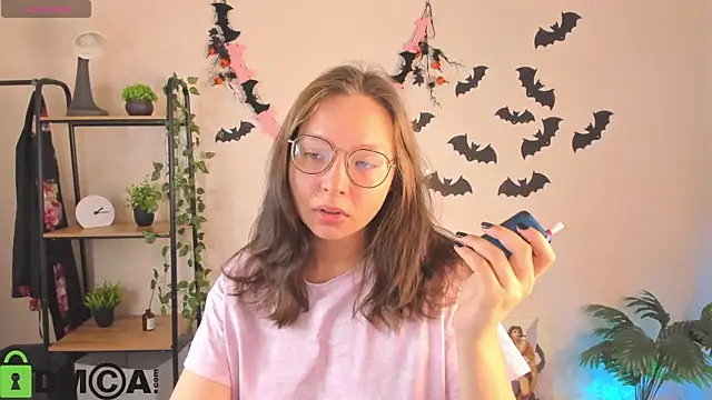 Nuura Moore online show from November 3, 12:47 am