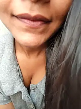 anshika0124 online show from November 22, 6:38 am